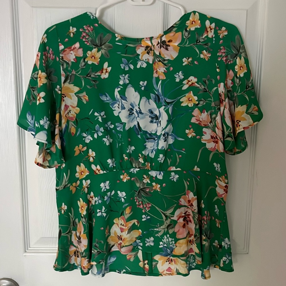 Loft size 6 petite floral blouse